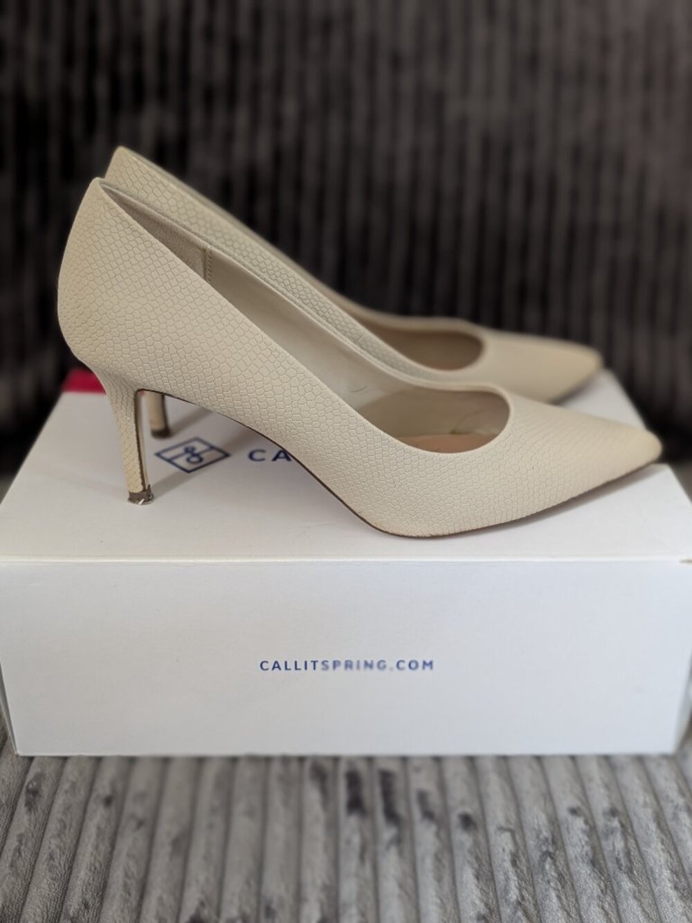Call it Spring heels - Picture 2 of 2